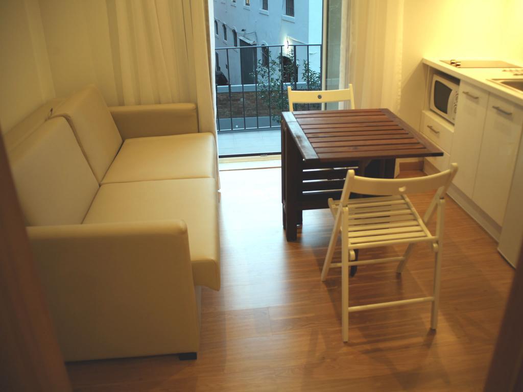 One-Bedroom Apartment with Balcony